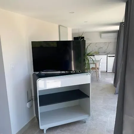 Terre De Lumiere 2. Apartment Nyons